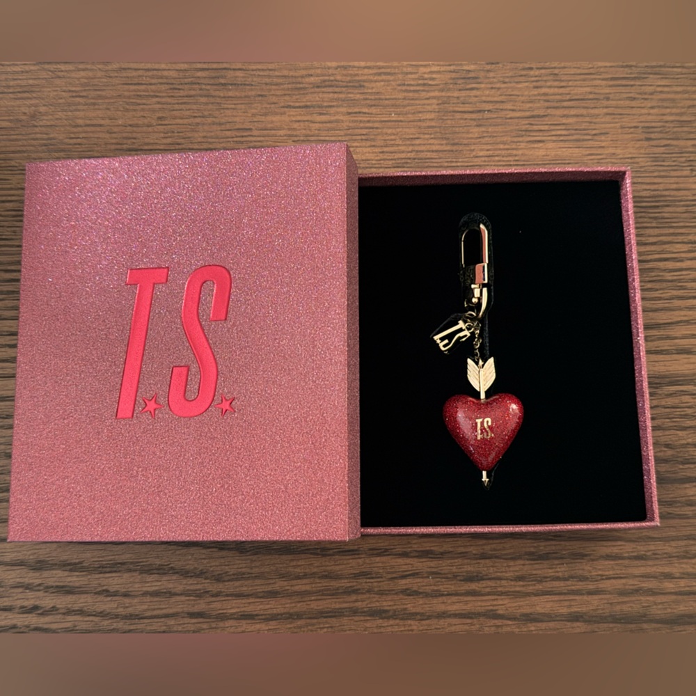 Taylor Swift - The Life of a Showgirl Deluxe CD “It’s Frightening” Edition